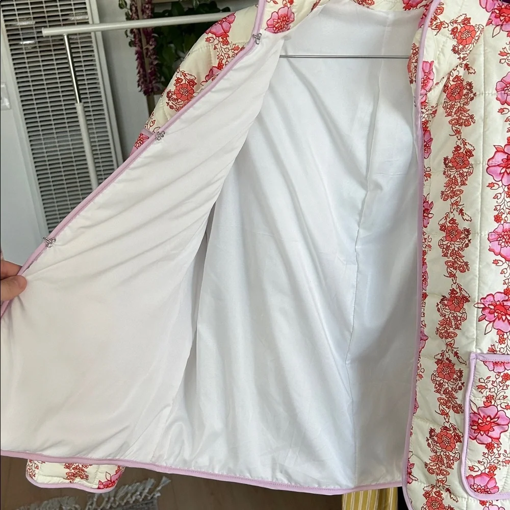 Women’s Jacket. Size Medium. - Picture 7 of 9